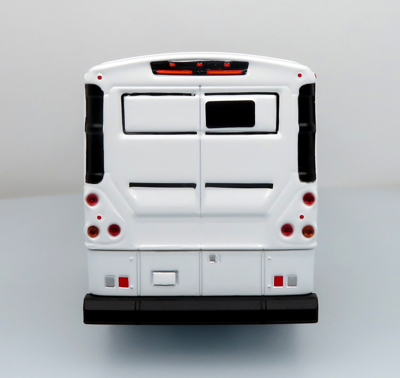 MCI D4500CT Coach Bus Blank/White 1:50 Scale Iconic Replica 50-0542 ABS Plastic