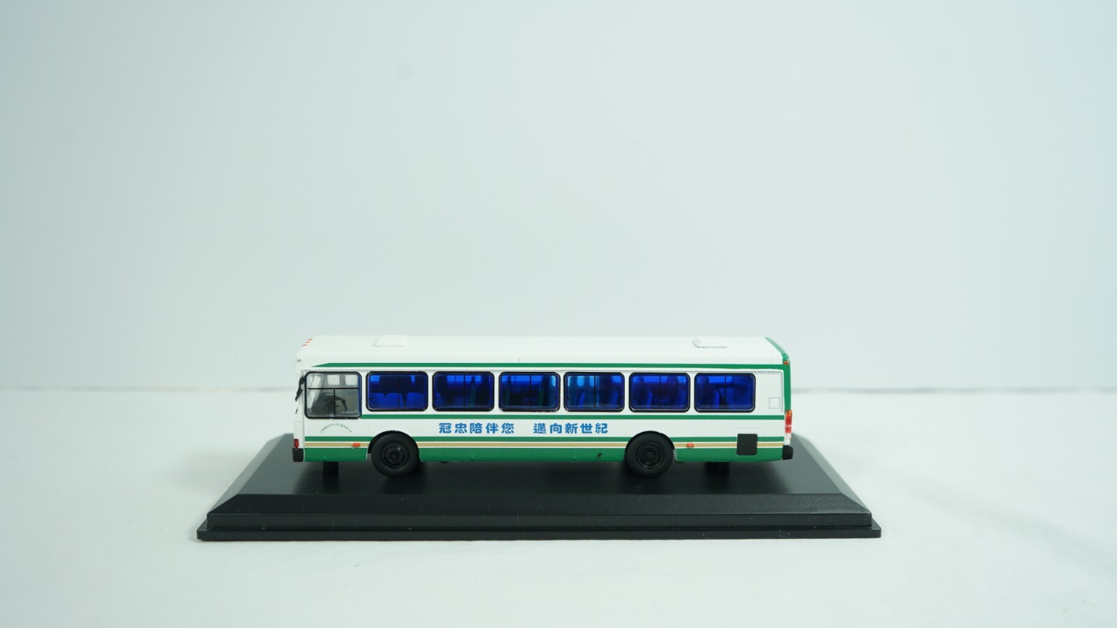 Flexible 52Bus Model 1/76 Diecast China Metro Bus Item CFC6110GD HO7