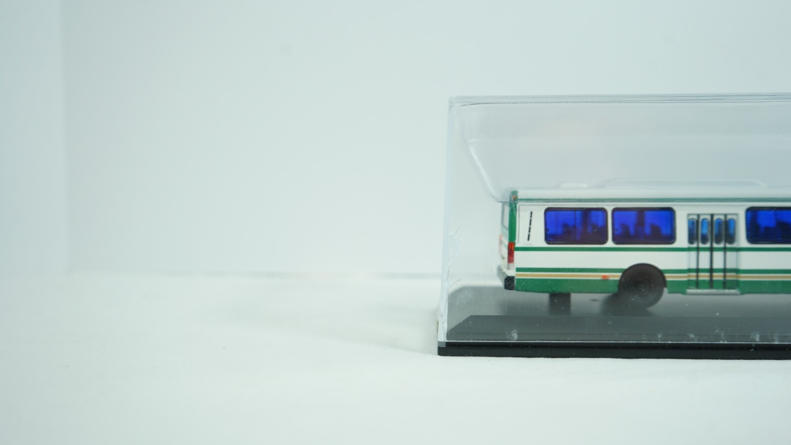 Flexible 52Bus Model 1/76 Diecast China Metro Bus Item CFC6110GD HO7