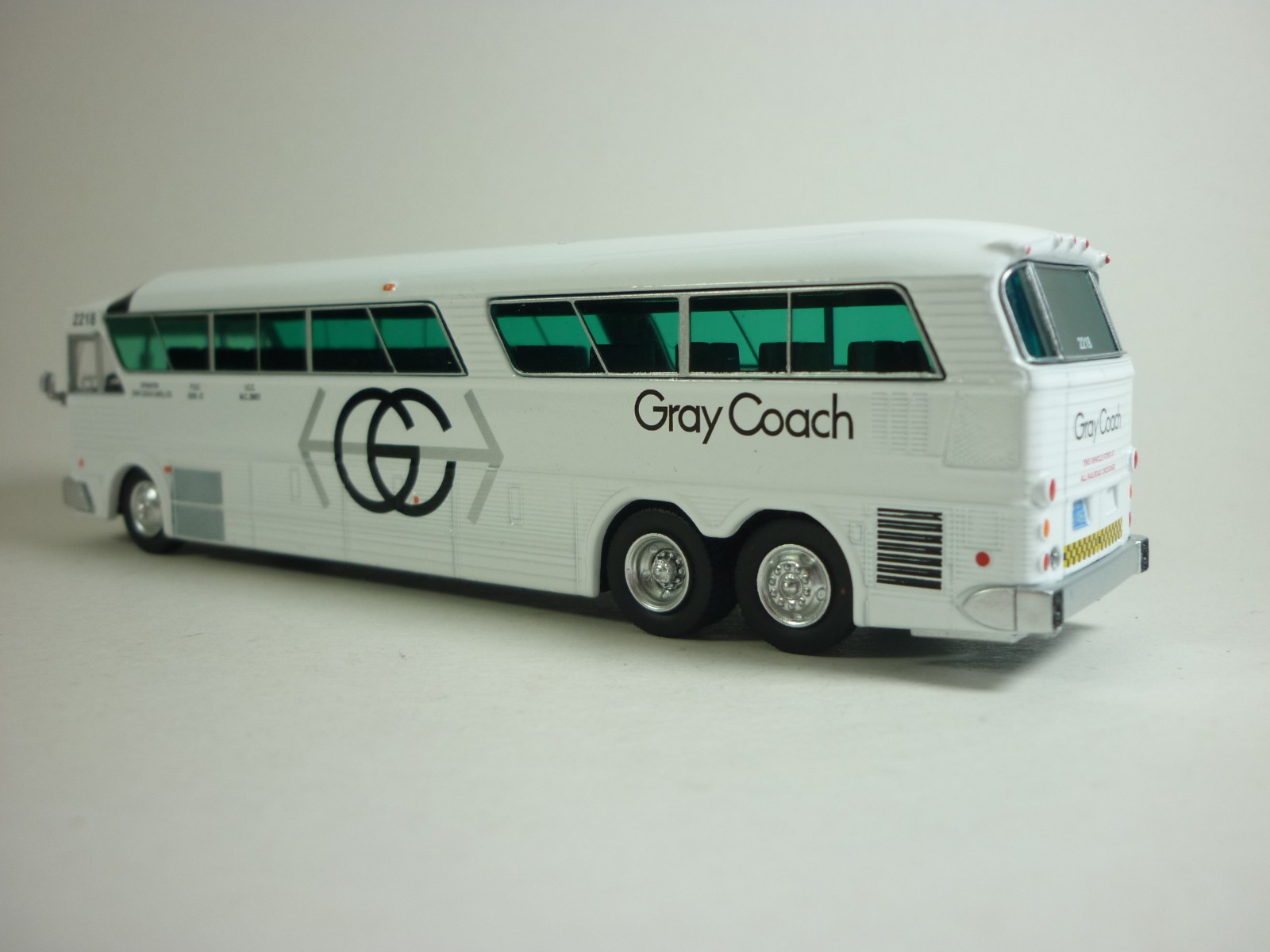 Iconic Replicas 1:87 MCI 7 Challenger Bus Gray Coach With OVP 87-0270