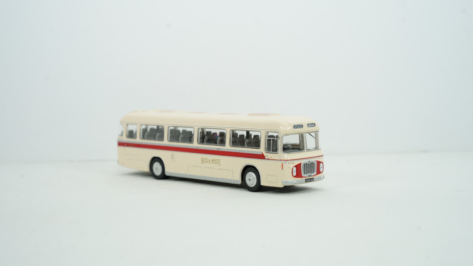 EFE Gilbow 1/76 Bristol RELH Red & White Victoria Coach Series Bus 99709 NEW B23